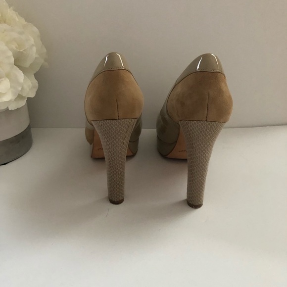 White House black market peep toe heel shoe size 7.5 - 8 women’s tan. - Picture 3 of 6